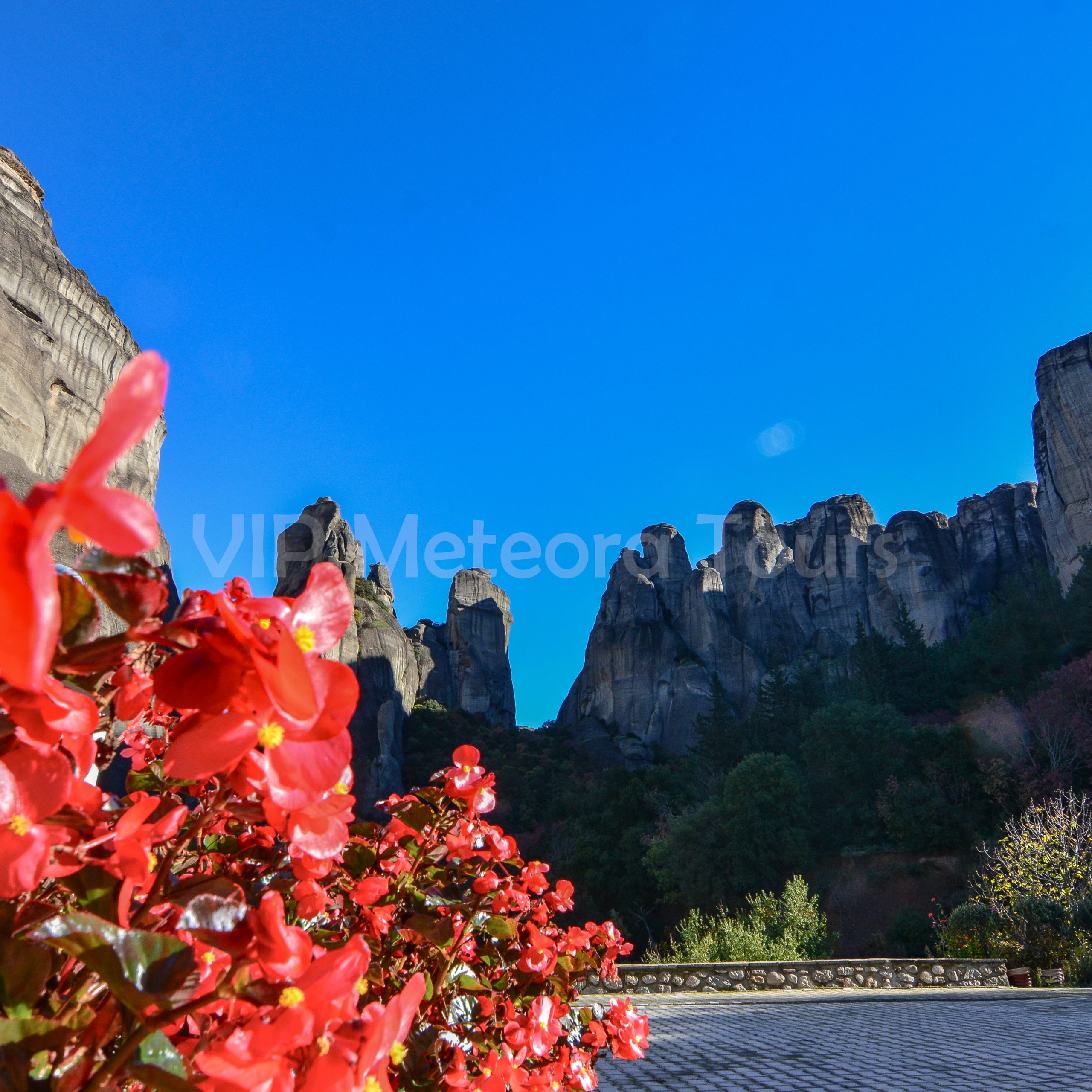 One-Day Tour from Athens to Meteora by train/Bus