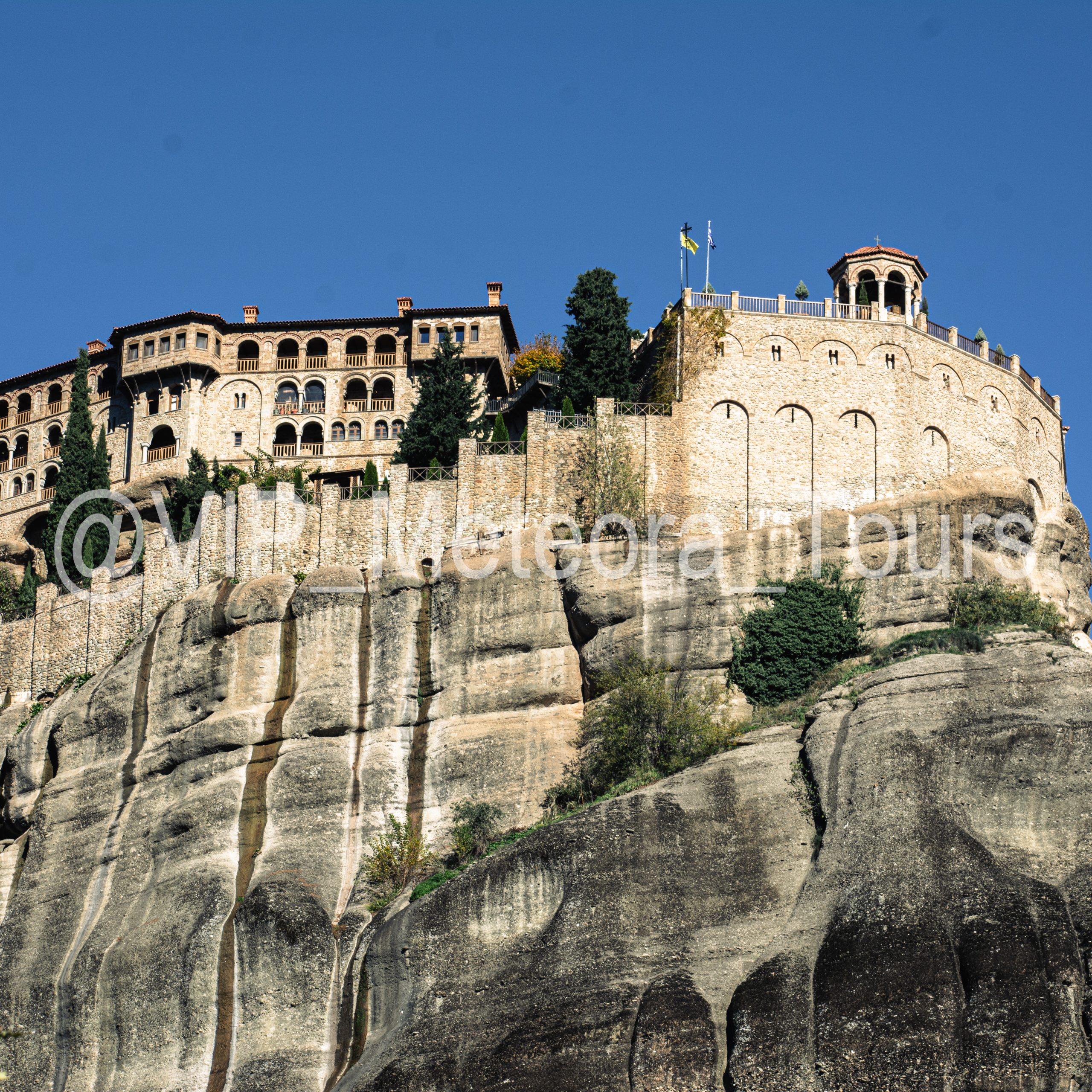 One-Day Tour from Athens to Meteora by train/Bus