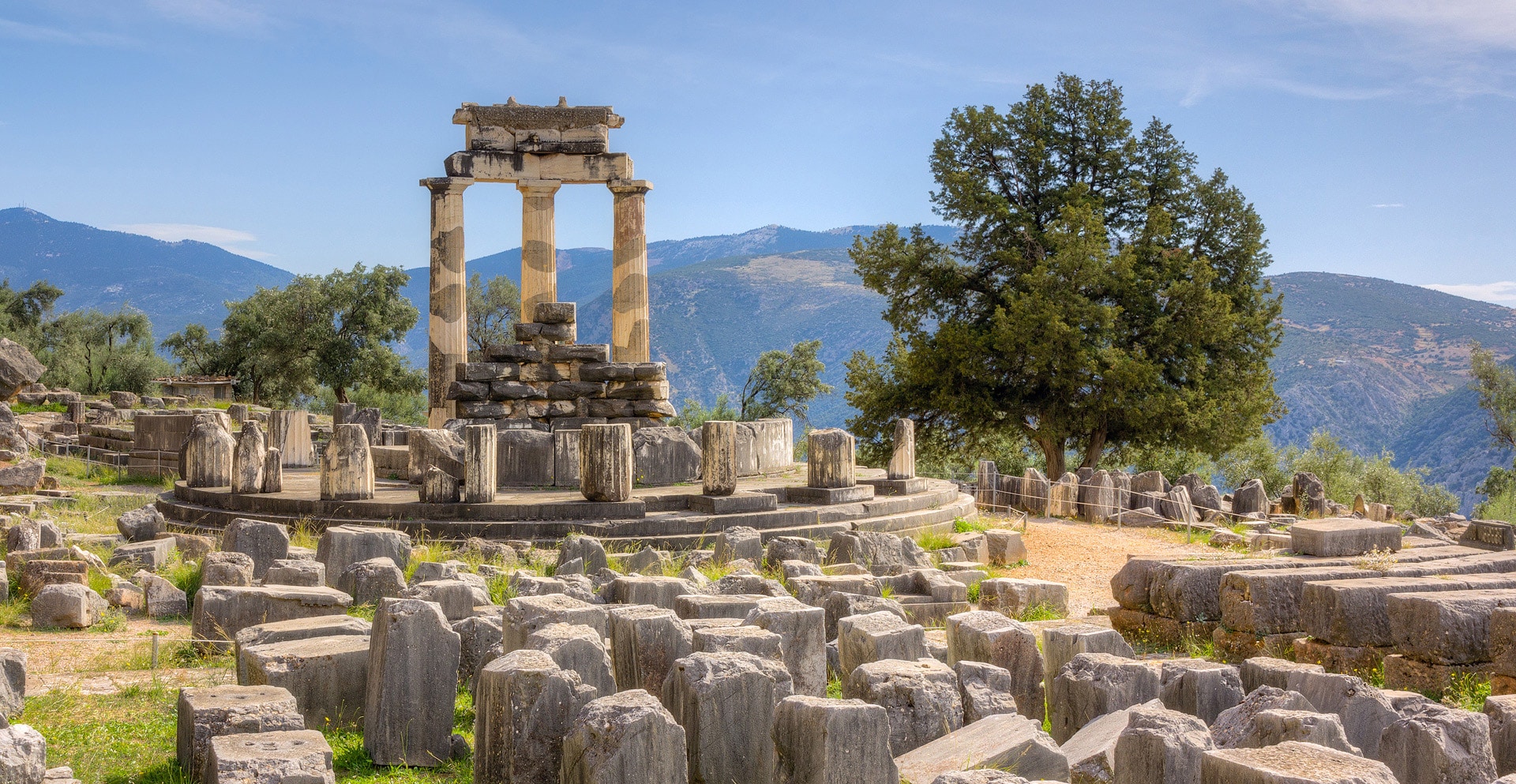 Athina, Delphi form/to Kalampaka (Meteora) 3 people