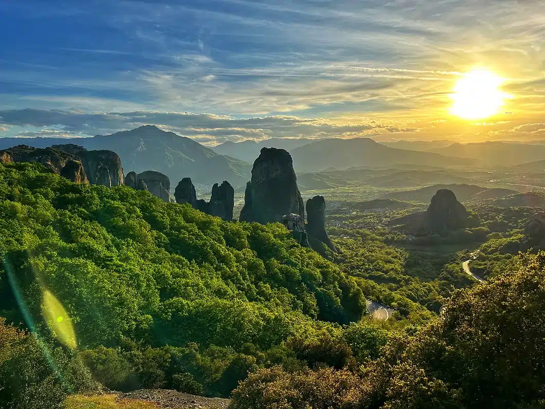 One-Day Tour from Athens to Meteora by train/Bus
