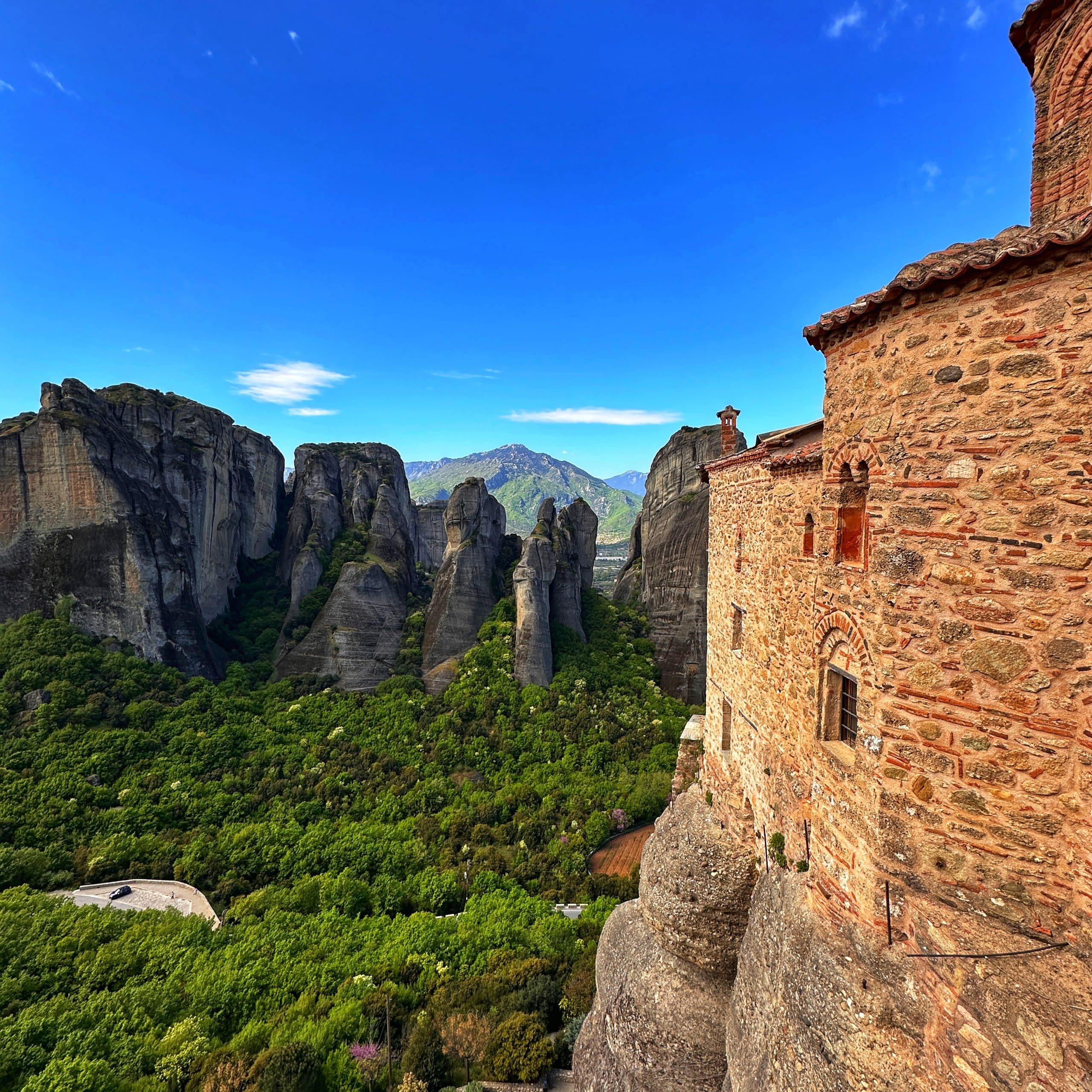 One-Day Tour from Athens to Meteora by train/Bus