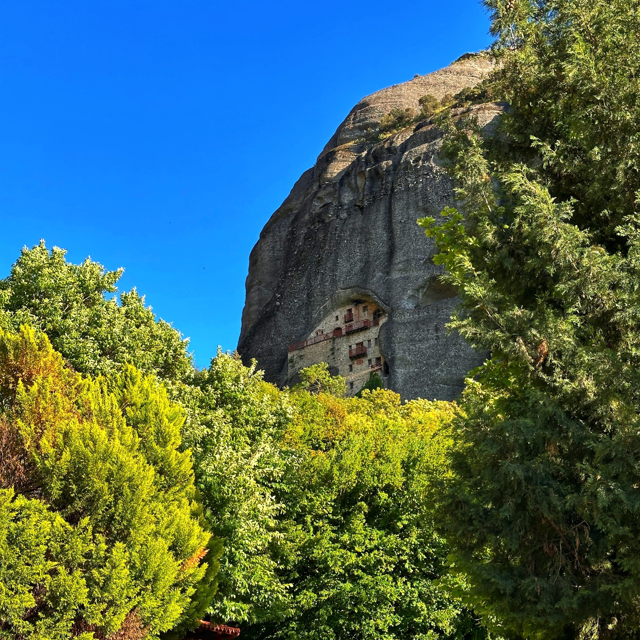 Athina, Delphi form/to Kalampaka (Meteora) 3 people