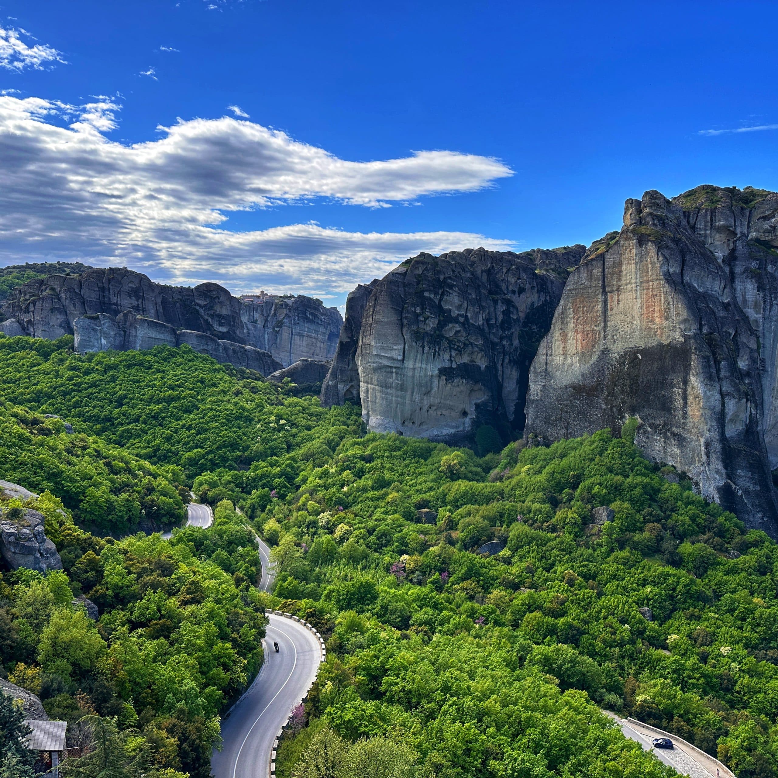 One-Day Tour from Athens to Meteora by train/Bus