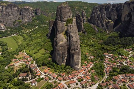 Two-Days Tour from Athens to Meteora by Train/Bus