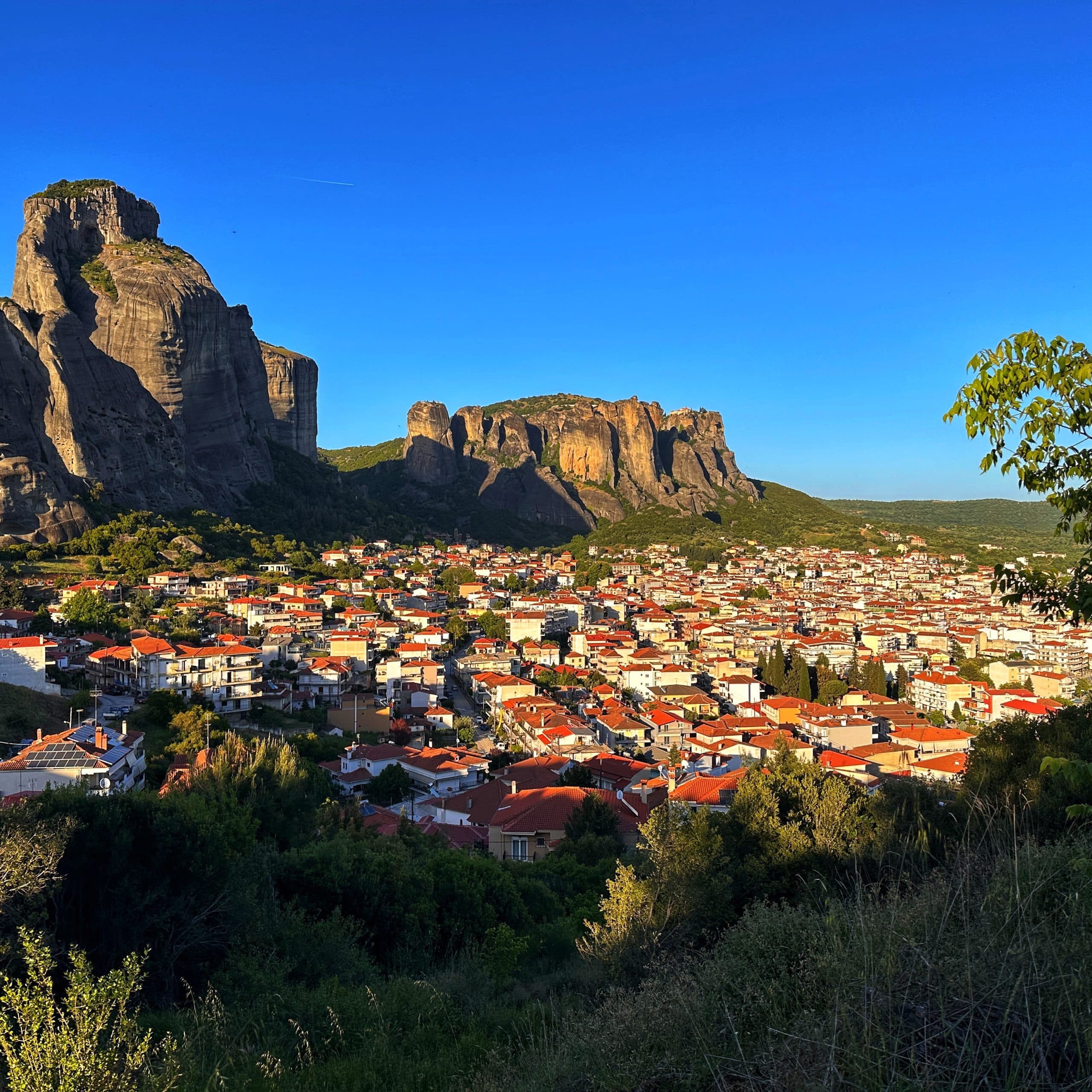 One-Day Tour from Athens to Meteora by train/Bus