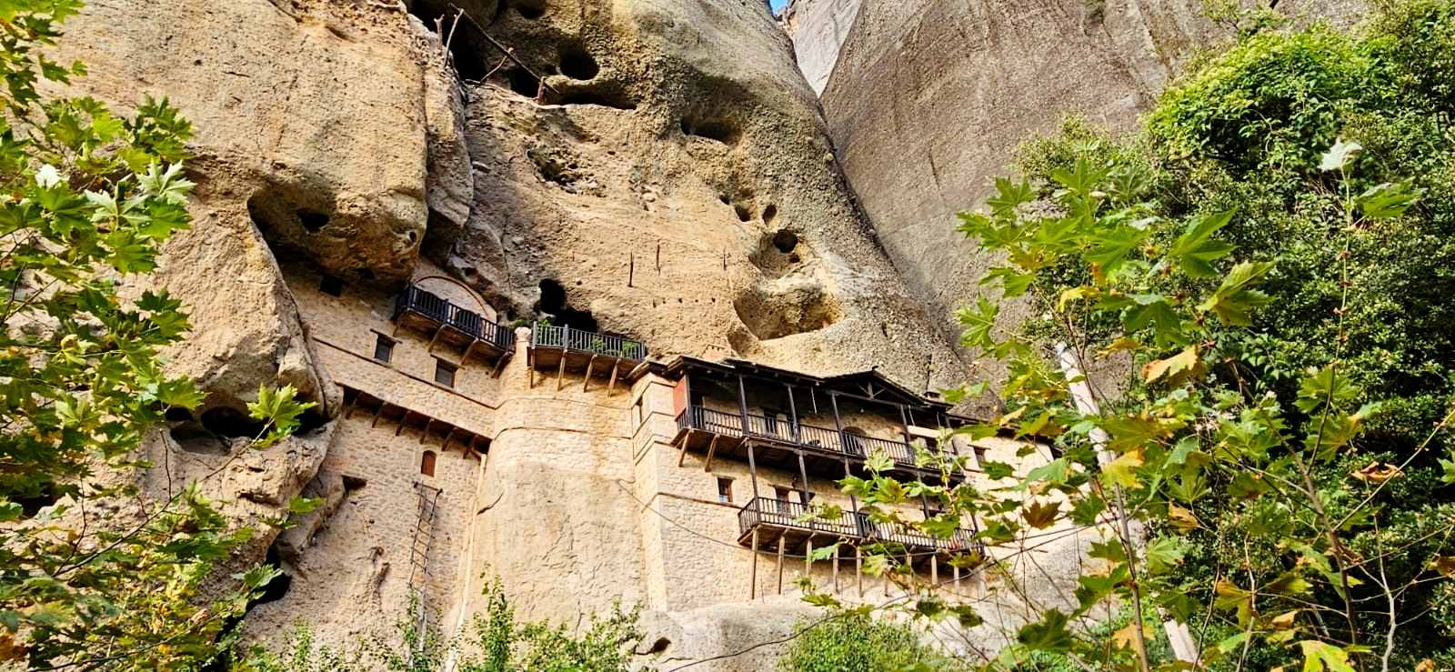 Athens to Meteora: 2-Days Tour with Local Guides