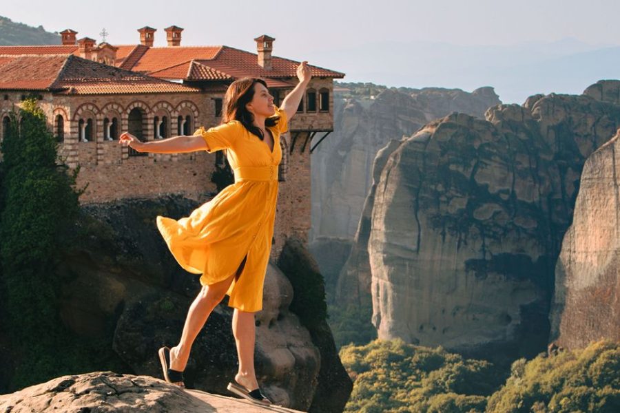 One-Day Tour from Athens to Meteora by train/Bus