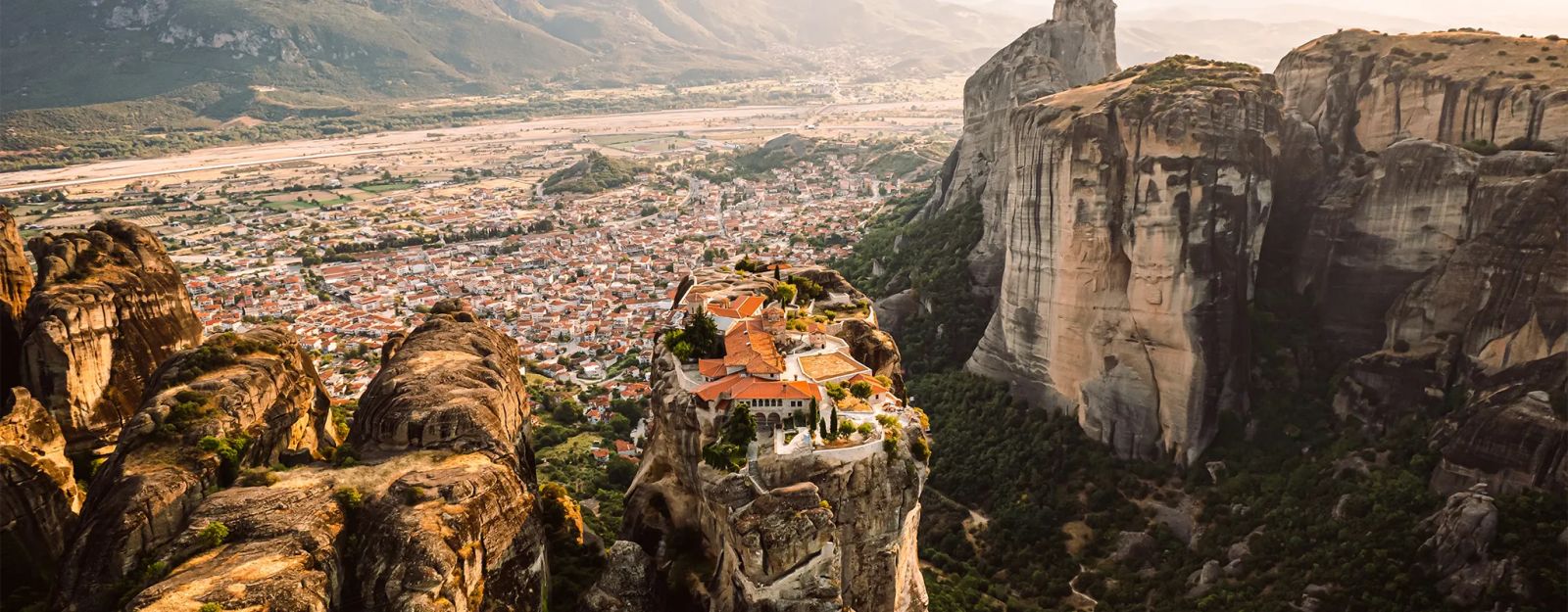 Athens to Meteora: 2-Days Tour with Local Guides