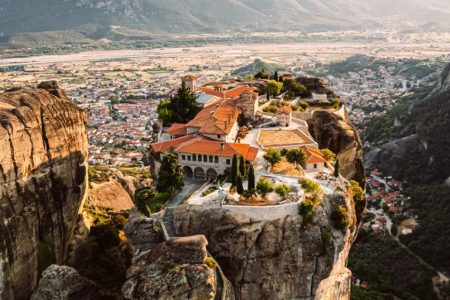 Athens to Meteora: 2-Days Tour with Local Guides